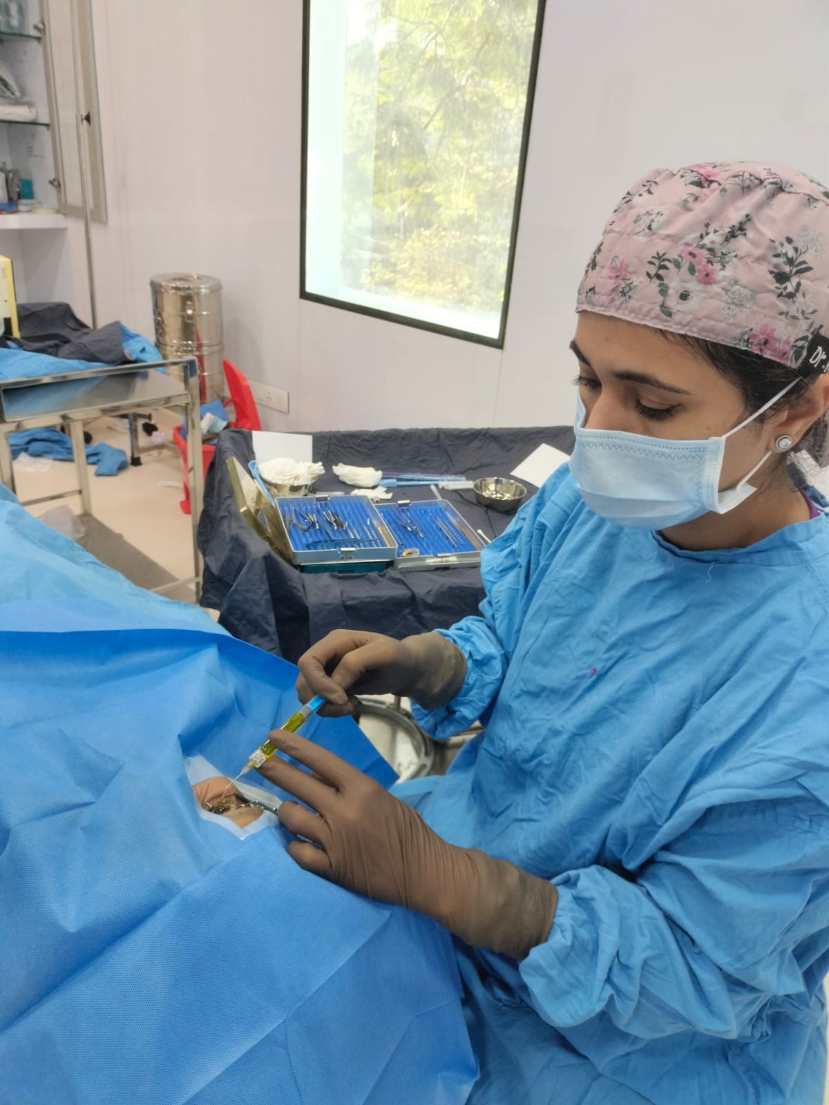 c3r or cxl operation theater with eye specialist and patient